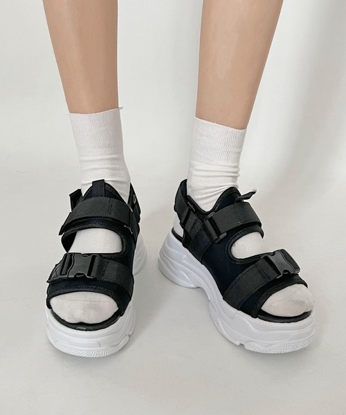 Shoes in Closet（シューズインクローゼット）の「軽量厚底 クッションソール バックルベルト フィット スポーツサンダル 8689（サンダル・レディース・ブラック/アイボリー/ブラック×ホワイト・3L/4L/5L/6L/XS/XXS/LL/S/M/L）」の21枚目の写真