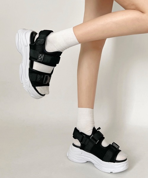 Shoes in Closet（シューズインクローゼット）の「軽量厚底 クッションソール バックルベルト フィット スポーツサンダル 8689（サンダル・レディース・ブラック/アイボリー/ブラック×ホワイト・3L/4L/5L/6L/XS/XXS/LL/S/M/L）」の17枚目の写真