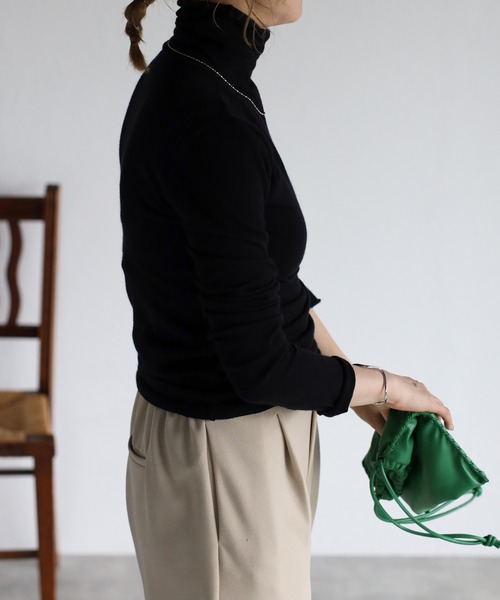 r.（アールドット）の「フィンガーホール タートルニット（ニット/セーター・レディース・ブラック/ダークグリーン/パープル/オレンジ/マスタード/モカ/キナリ/オフホワイト/グレー/ブルー/ブラウン/ライム/レッド/チャコールグレー/ターコイズブルー/グリーン/ピンク・FREE）」の21枚目の写真