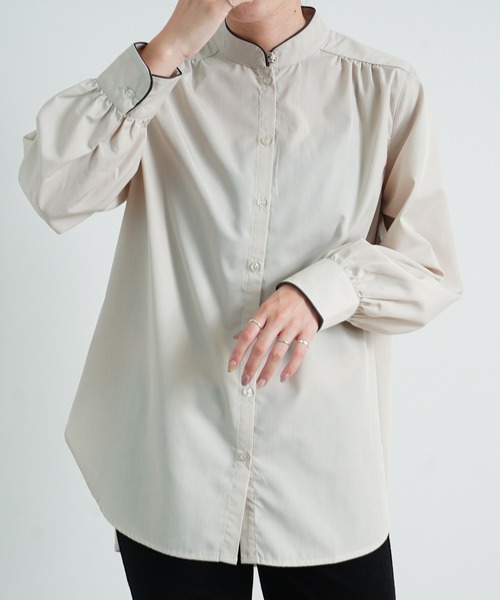 Fizz（フィズ）の「【Fizz/フィズ】　スタンドカラーパイピングブラウス（シャツ/ブラウス・レディース・チャコールグレー/ネイビー/グレイッシュベージュ・M/L）」の3枚目の写真