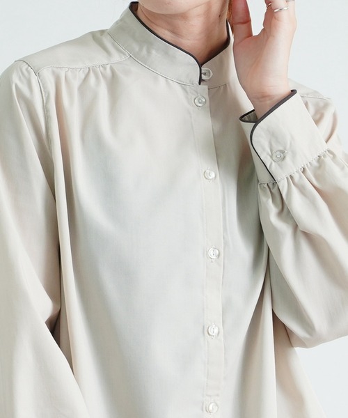 Fizz（フィズ）の「【Fizz/フィズ】　スタンドカラーパイピングブラウス（シャツ/ブラウス・レディース・チャコールグレー/ネイビー/グレイッシュベージュ・M/L）」の12枚目の写真