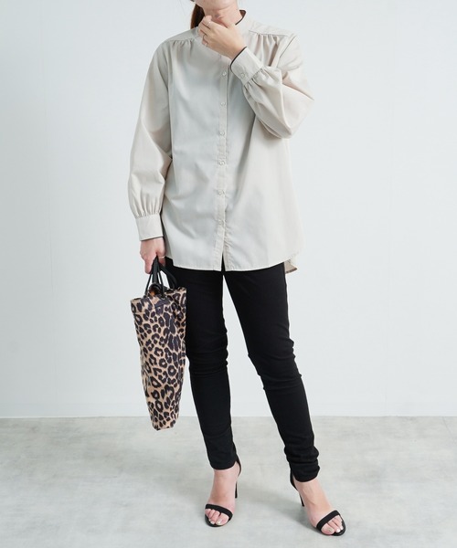 Fizz（フィズ）の「【Fizz/フィズ】　スタンドカラーパイピングブラウス（シャツ/ブラウス・レディース・チャコールグレー/ネイビー/グレイッシュベージュ・M/L）」の5枚目の写真