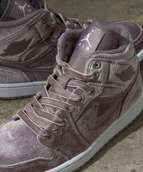 NIKE WMNS AIR JORDAN 1 MID SE DQ8397-500