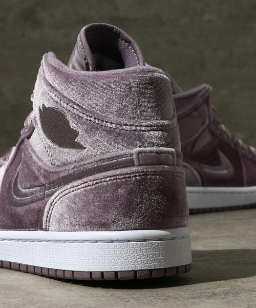NIKE WMNS AIR JORDAN 1 MID SE DQ8397-500