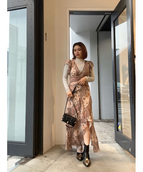 ALLSAINTS(オールセインツ)の「FRANCESCO RINA ROLL NECK T-SHIRT | FRANCESCO RINA ロール ネック Tシャツ(Tシャツ/カットソー・レディース・アイボリー・10/6/4/8)」の15枚目の写真