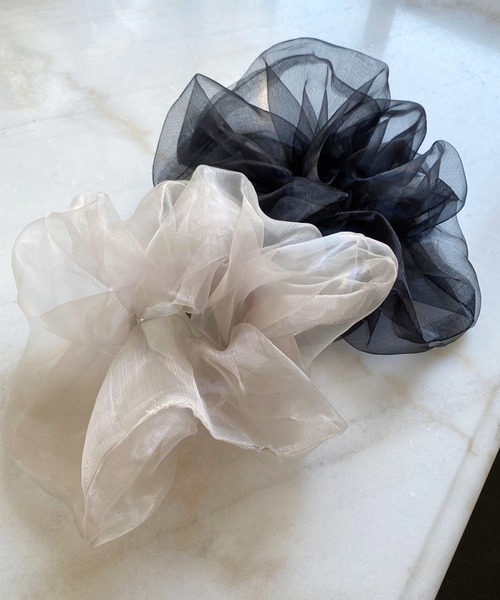 one after another NICE CLAUP（ワンアフターアナザーナイスクラップ）の「シアーシュシュ（ヘアゴム・レディース・ブラック/モカ・FREE）」の8枚目の写真