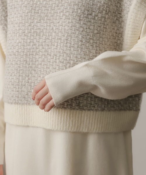 SENSE OF PLACE by URBAN RESEARCH(センスオブプレイスバイアーバンリサーチ)の「ストレッチレイヤードニットワンピース(ワンピース・レディース・グリーン/アイボリー/チャコールグレー・ONE)」の12枚目の写真