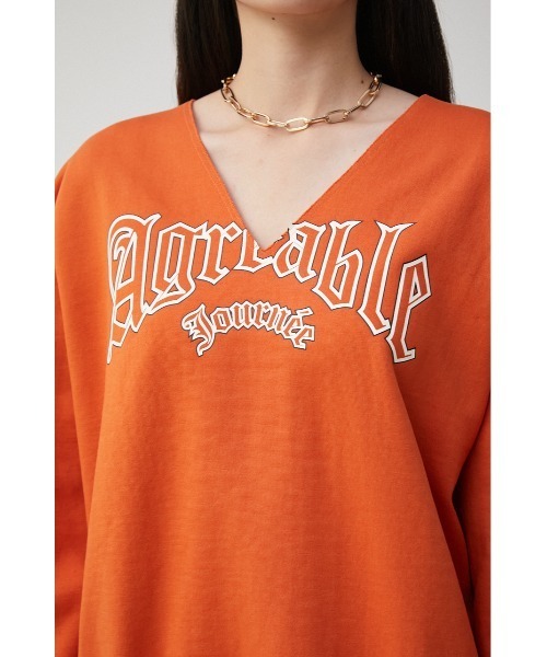 AZUL by moussy（アズールバイマウジー）の「LOGO V/NECK LOGO SWEAT TOPS/ロゴVネックロゴスウェットトップス（スウェット・レディース・チャコールグレー/オレンジ/ネイビー・SMALL/MEDIUM）」の22枚目の写真