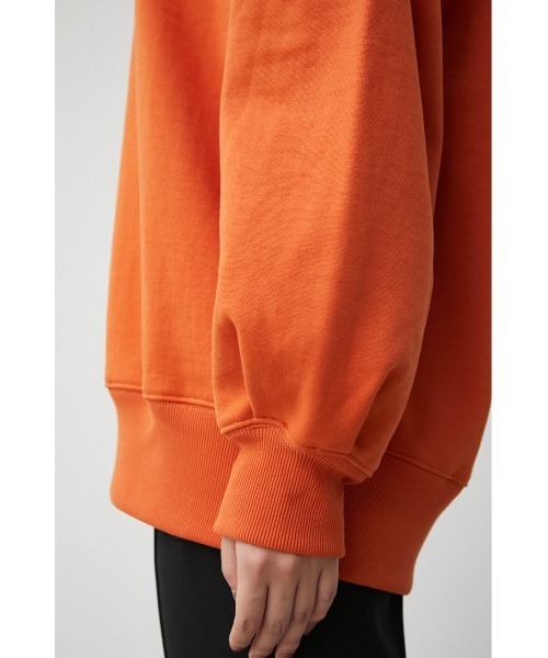 AZUL by moussy（アズールバイマウジー）の「LOGO V/NECK LOGO SWEAT TOPS/ロゴVネックロゴスウェットトップス（スウェット・レディース・チャコールグレー/オレンジ/ネイビー・SMALL/MEDIUM）」の20枚目の写真