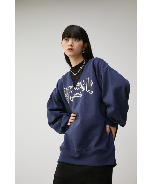 AZUL by moussy（アズールバイマウジー）の「LOGO V/NECK LOGO SWEAT TOPS/ロゴVネックロゴスウェットトップス（スウェット・レディース・チャコールグレー/オレンジ/ネイビー・SMALL/MEDIUM）」の18枚目の写真