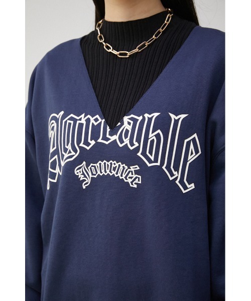 AZUL by moussy（アズールバイマウジー）の「LOGO V/NECK LOGO SWEAT TOPS/ロゴVネックロゴスウェットトップス（スウェット・レディース・チャコールグレー/オレンジ/ネイビー・SMALL/MEDIUM）」の13枚目の写真