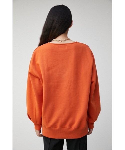 AZUL by moussy（アズールバイマウジー）の「LOGO V/NECK LOGO SWEAT TOPS/ロゴVネックロゴスウェットトップス（スウェット・レディース・チャコールグレー/オレンジ/ネイビー・SMALL/MEDIUM）」の5枚目の写真