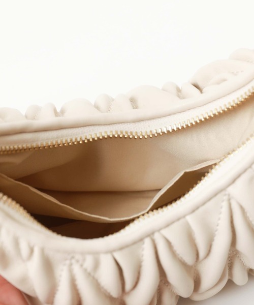 archives（アルシーヴ）の「ウェーブキルトバッグ（ハンドバッグ・レディース・ブラック/アイボリー/ピンクベージュ・FREE）」の22枚目の写真