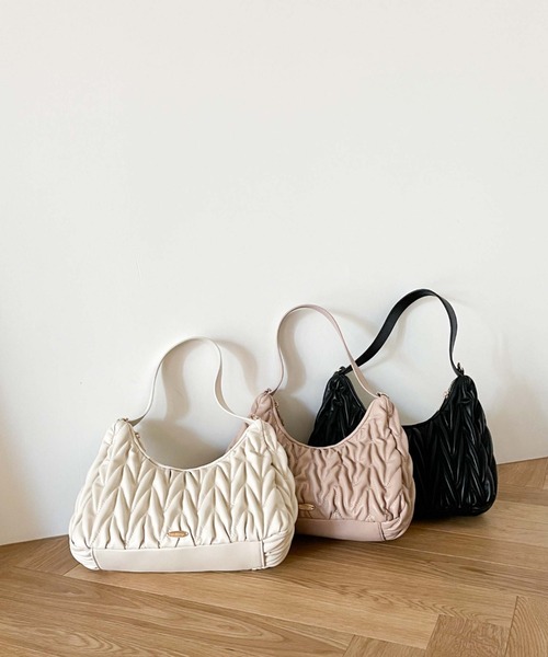 archives（アルシーヴ）の「ウェーブキルトバッグ（ハンドバッグ・レディース・ブラック/アイボリー/ピンクベージュ・FREE）」の15枚目の写真