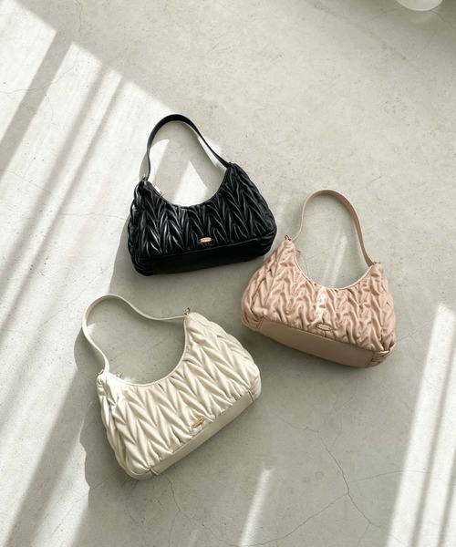 archives（アルシーヴ）の「ウェーブキルトバッグ（ハンドバッグ・レディース・ブラック/アイボリー/ピンクベージュ・FREE）」の14枚目の写真