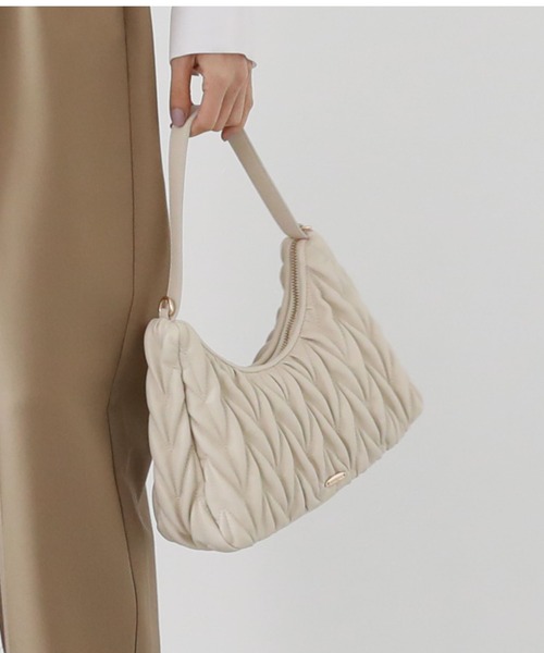 archives（アルシーヴ）の「ウェーブキルトバッグ（ハンドバッグ・レディース・ブラック/アイボリー/ピンクベージュ・FREE）」の7枚目の写真