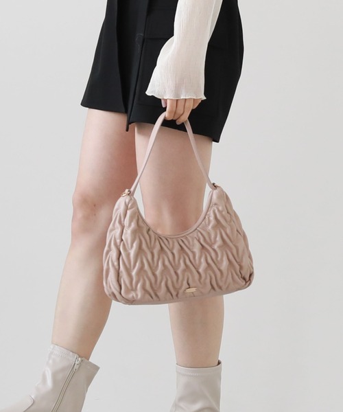 archives（アルシーヴ）の「ウェーブキルトバッグ（ハンドバッグ・レディース・ブラック/アイボリー/ピンクベージュ・FREE）」の9枚目の写真