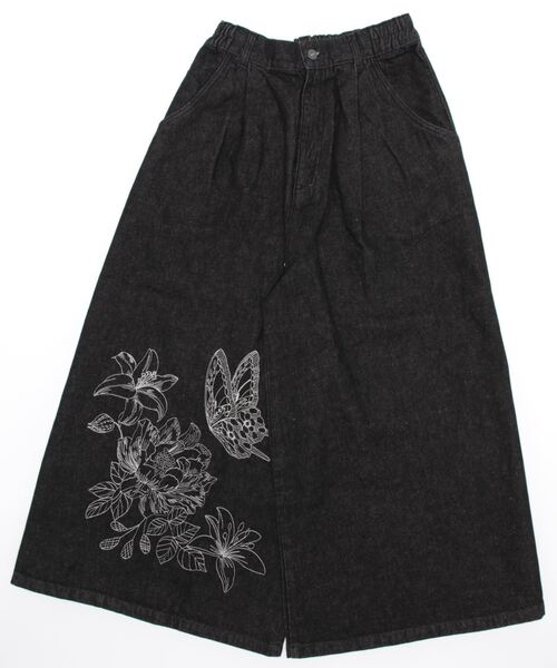 iS ScoLar(イズスカラー)の「523088:蝶花刺繍デニムパンツ(デニムパンツ・レディース・ブラック/ブルー・M)」の4枚目の写真