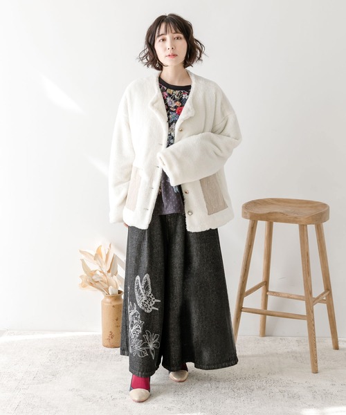 iS ScoLar(イズスカラー)の「523088:蝶花刺繍デニムパンツ(デニムパンツ・レディース・ブラック/ブルー・M)」の12枚目の写真