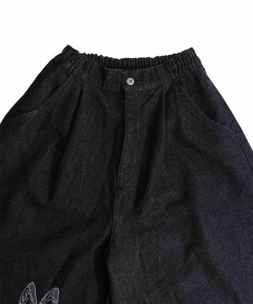 iS ScoLar(イズスカラー)の「523088:蝶花刺繍デニムパンツ(デニムパンツ・レディース・ブラック/ブルー・M)」の7枚目の写真