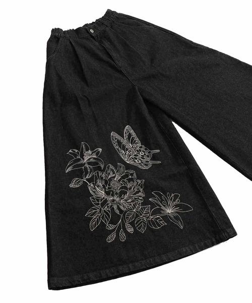 iS ScoLar(イズスカラー)の「523088:蝶花刺繍デニムパンツ(デニムパンツ・レディース・ブラック/ブルー・M)」の6枚目の写真