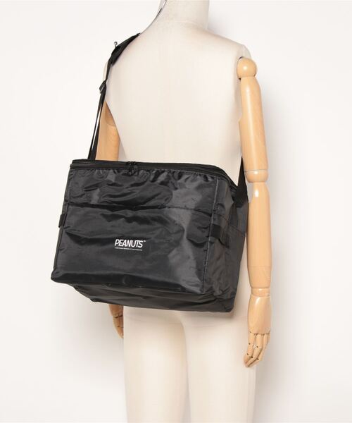 salle de bal（サルデバル）の「PEANUTS / ピーナッツ Snoopy スヌーピー クーラーバッグ L 保温バッグ　保冷バッグ 20L  Snoopy cooler L FRH（トートバッグ・レディース・ベージュ/ホワイト/ブラック・L）」の7枚目の写真
