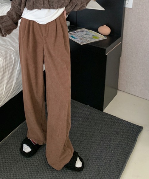 aimoha(アイモハ)の「コーディロイタックワイドパンツ(その他パンツ・レディース・ブラック/ホワイト/イエロー/チョコ・SMALL/MEDIUM/LARGE)」の3枚目の写真