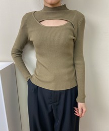 フロントカットアウトトップス