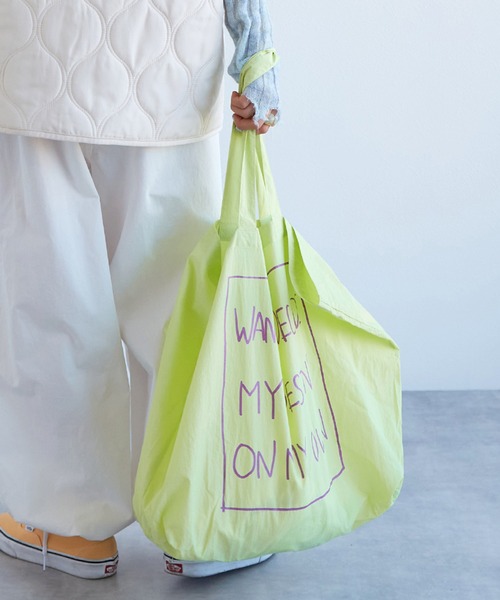 w closet(ダブルクローゼット)の「ナイロンプリントトートバッグ(トートバッグ・レディース・オレンジ/グリーン/オフホワイト/ピンク/ライム・FREE)」の2枚目の写真