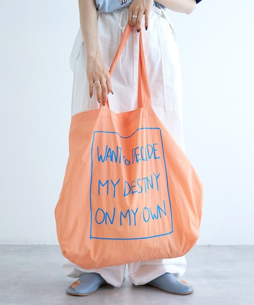 w closet(ダブルクローゼット)の「ナイロンプリントトートバッグ(トートバッグ・レディース・オレンジ/グリーン/オフホワイト/ピンク/ライム・FREE)」の5枚目の写真