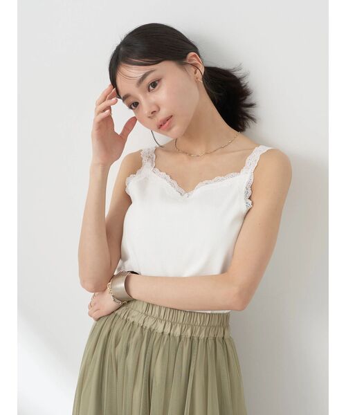 earth music&ecology(アースミュージックアンドエコロジー)の「2WAYスクエア&Ⅴネックネックレースタンクトップ(インナーウェア/肌着・レディース・オフホワイト/ブラック/ベージュ/ピンク・S/M)」の7枚目の写真