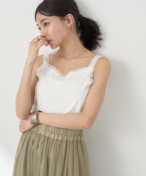 earth music&ecology(アースミュージックアンドエコロジー)の「2WAYスクエア&Ⅴネックネックレースタンクトップ(インナーウェア/肌着・レディース・オフホワイト/ブラック/ベージュ/ピンク・S/M)」の2枚目の写真