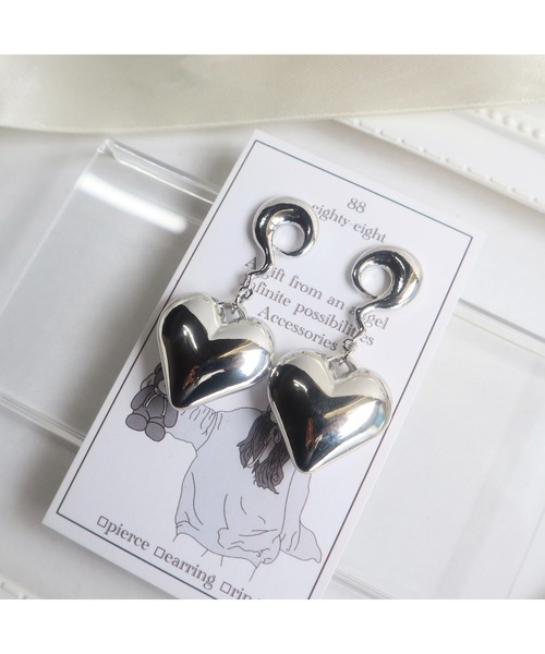 tone(トーン)の「【88eighty-eight】BIGハートシルバーピアス【import】(MA)(ピアス(両耳用)・レディース・シルバー・FREE)」の3枚目の写真