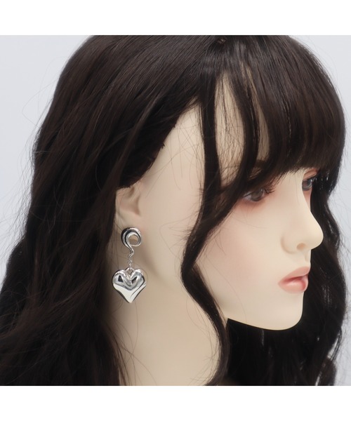 tone(トーン)の「【88eighty-eight】BIGハートシルバーピアス【import】(MA)(ピアス(両耳用)・レディース・シルバー・FREE)」の6枚目の写真