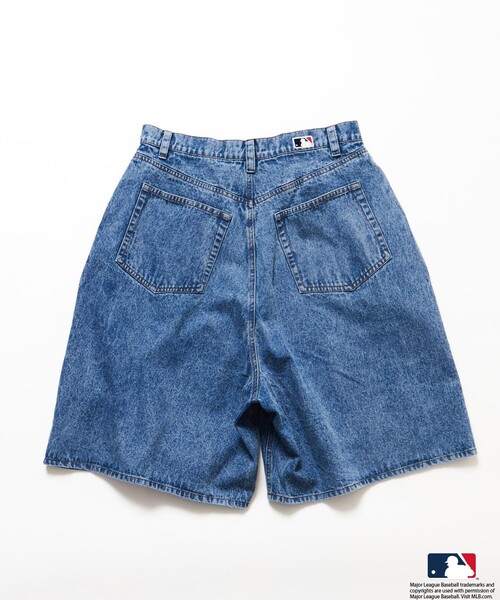 MLB（メジャーリーグベースボール）の「MLB/メジャーリーグベースボール/別注 バギーデニムショーツ/ハーフパンツ/デニムパンツ(限定展開)（デニムパンツ・メンズ・ブルー系その他/サックスブルー/ブラック/ブルー系その他2・LARGE/SMALL/MEDIUM）」の18枚目の写真