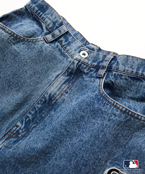 MLB（メジャーリーグベースボール）の「MLB/メジャーリーグベースボール/別注 バギーデニムショーツ/ハーフパンツ/デニムパンツ(限定展開)（デニムパンツ・メンズ・ブルー系その他/サックスブルー/ブラック/ブルー系その他2・LARGE/SMALL/MEDIUM）」の21枚目の写真