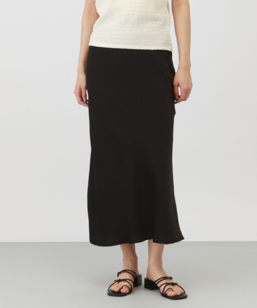 A part by（アパートバイ）の「サテンナロースカート（スカート・レディース・ベージュ/ブラック・MEDIUM/LARGE）」の9枚目の写真