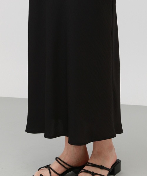 A part by（アパートバイ）の「サテンナロースカート（スカート・レディース・ベージュ/ブラック・MEDIUM/LARGE）」の14枚目の写真