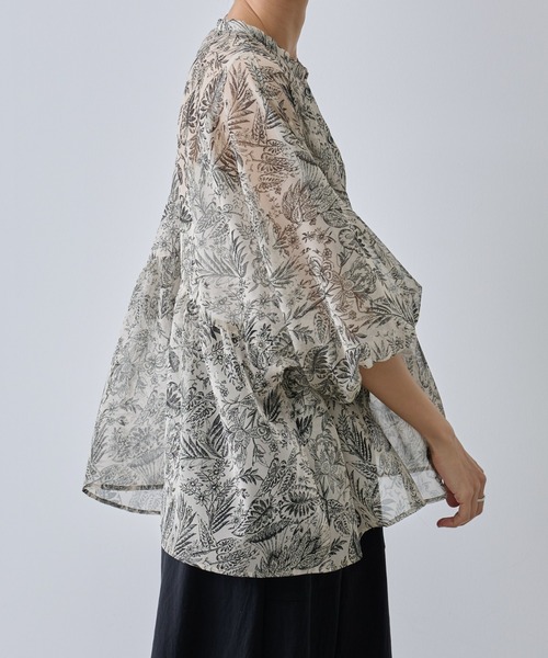 ビアズリー　花柄シアーブラウス BEARDSLEY（ビアズリー）の「サラサ柄 シアー ブラウス（シャツ