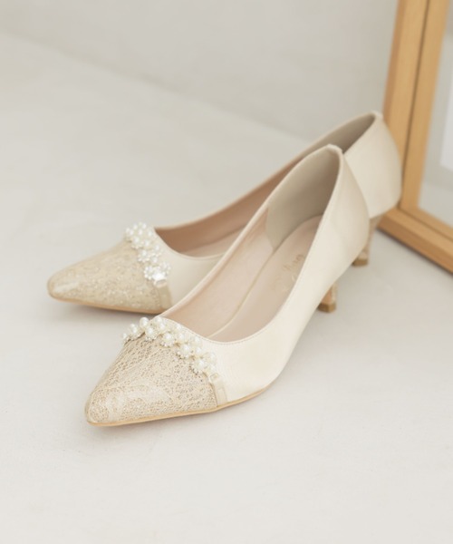 jurer（ジュレ）の「ビジューパール飾りグリッターレースパンプス（パンプス・レディース・ブラック/ベージュ・S/M/L/LL）」の2枚目の写真