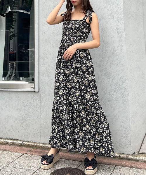 INGNI(イング)の「花柄シャーリング/ワンピース(ワンピース・レディース・ブラック/アイボリー・M)」の5枚目の写真