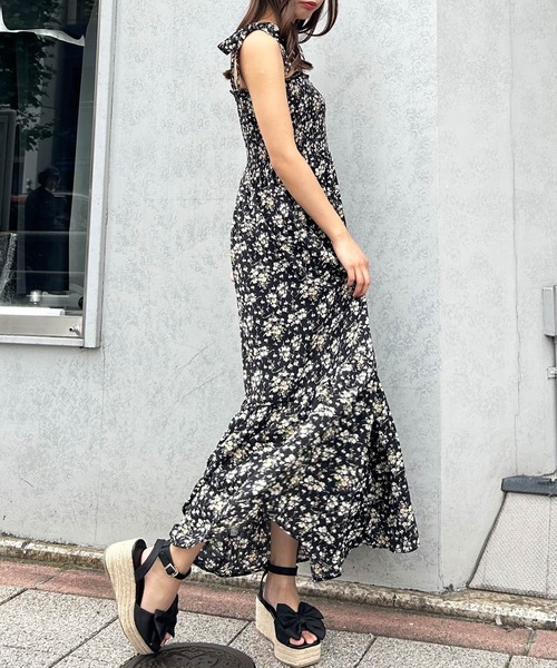 INGNI(イング)の「花柄シャーリング/ワンピース(ワンピース・レディース・ブラック/アイボリー・M)」の8枚目の写真