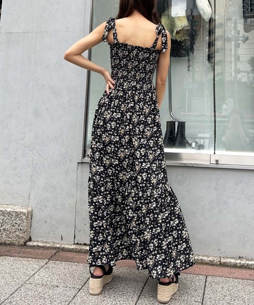 INGNI(イング)の「花柄シャーリング/ワンピース(ワンピース・レディース・ブラック/アイボリー・M)」の6枚目の写真