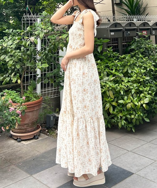 INGNI(イング)の「花柄シャーリング/ワンピース(ワンピース・レディース・ブラック/アイボリー・M)」の9枚目の写真