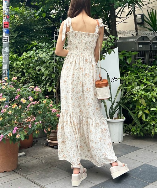 INGNI(イング)の「花柄シャーリング/ワンピース(ワンピース・レディース・ブラック/アイボリー・M)」の3枚目の写真