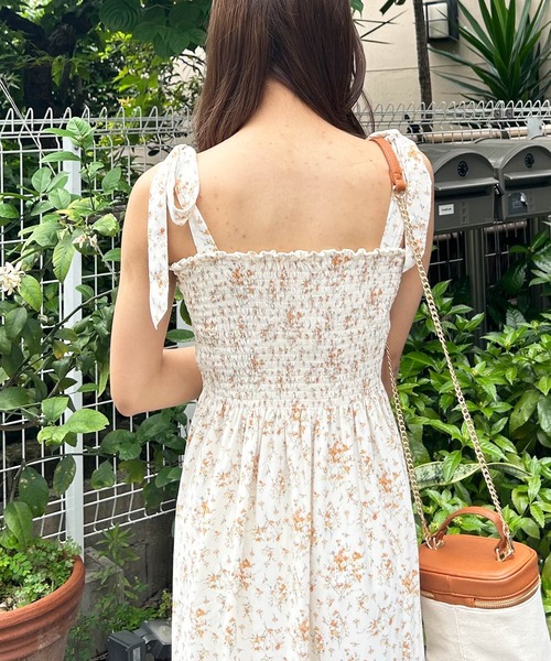 INGNI(イング)の「花柄シャーリング/ワンピース(ワンピース・レディース・ブラック/アイボリー・M)」の4枚目の写真