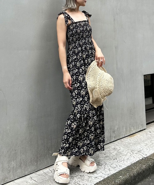 INGNI(イング)の「花柄シャーリング/ワンピース(ワンピース・レディース・ブラック/アイボリー・M)」の10枚目の写真