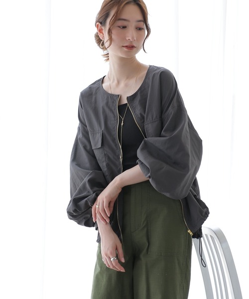 frames RAY CASSIN(フレームスレイカズン)の「ノーカラーバルーンスリーブブルゾン(ブルゾン・レディース・スミクロ/キナリ/グレイッシュベージュ・FREE)」の11枚目の写真