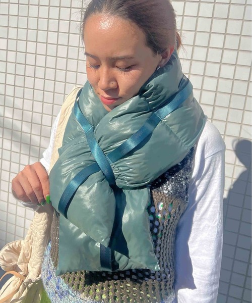 CONTROL FREAK(コントロールフリーク)の「CONTROL FREAK(コントロールフリーク)ダウン風テープ付きマフラー(マフラー・レディース・ベージュ/ブラック/グリーン・FREE)」の4枚目の写真