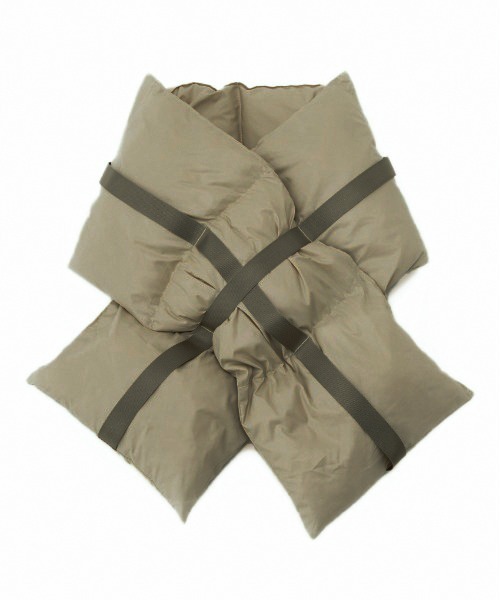 CONTROL FREAK(コントロールフリーク)の「CONTROL FREAK(コントロールフリーク)ダウン風テープ付きマフラー(マフラー・レディース・ベージュ/ブラック/グリーン・FREE)」の18枚目の写真